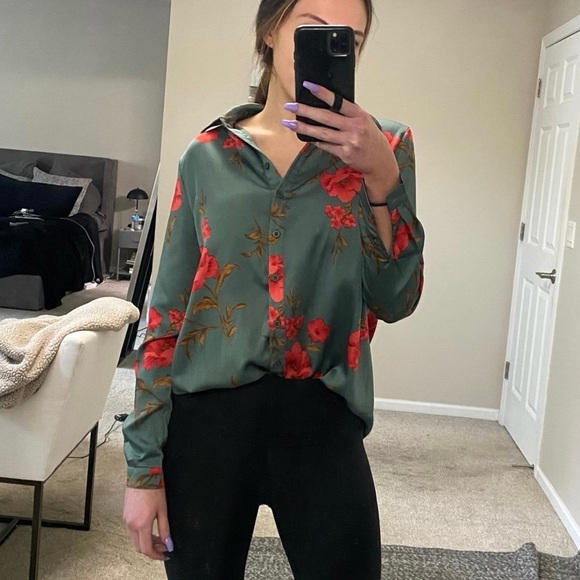 PrettyLittleThing Green Floral Button-Up Blouse – Size US 2 Tall - Picture 1 of 3